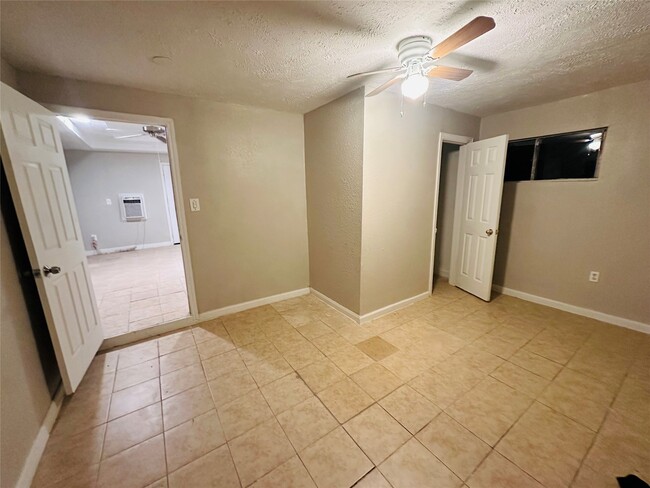 Building Photo - 4410 Galesburg St