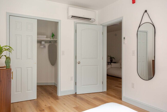 Foto del edificio - 1384 Ridge Ave