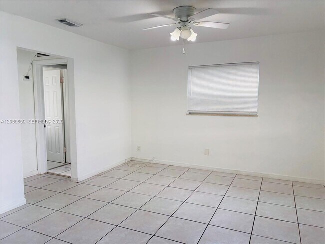 Foto del edificio - 6335 SW 21st St