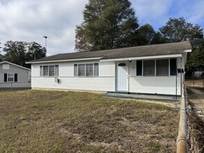 Building Photo - 198 Roosevelt Ave