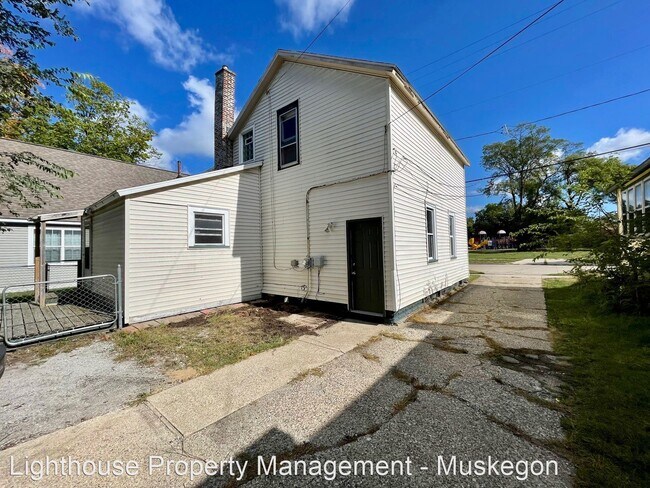 Building Photo - 3 br, 1.5 bath House - 1251 5th Street