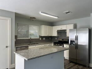 Building Photo - 11956 Chanteloup Dr