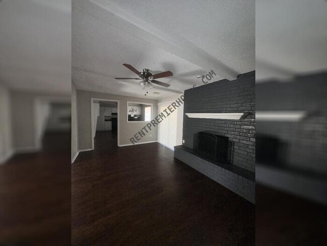 Foto del edificio - 9701 Willow Wind Dr