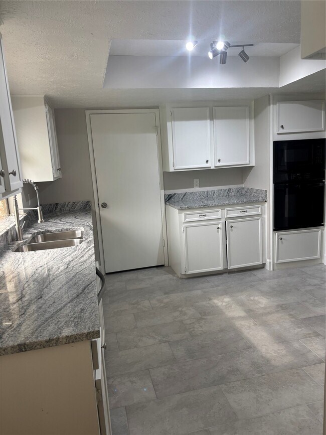 Foto del edificio - 2942 Jenny Dr