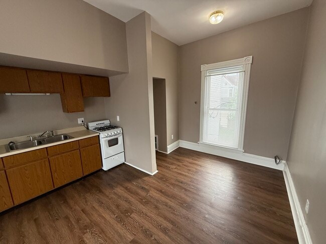 Building Photo - 501 south 10th street, Apartment D