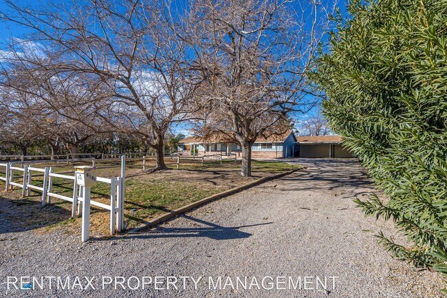 Building Photo - 3 br, 2 bath House - 6735 N TiOGA WAY