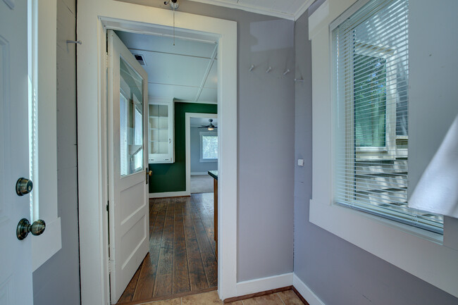 Building Photo - 8714 Fremont Ave N
