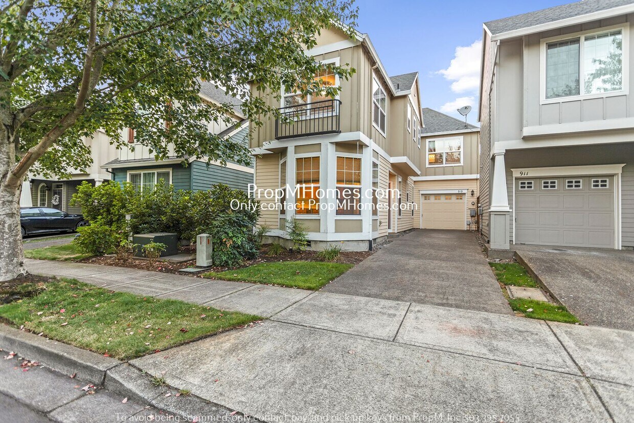 Foto principal - Lovely Three Bedroom Hillsboro Home!