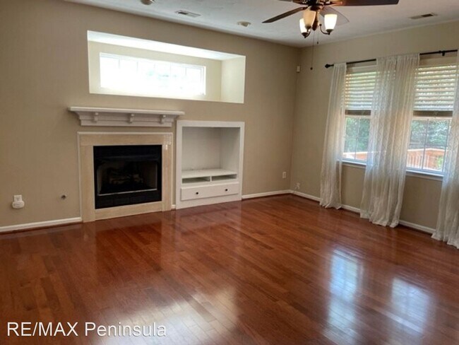 Building Photo - 3 br, 2.5 bath House - 213 George Wythe Lane