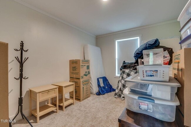 Building Photo - Very nice home located less than 5 minutes...