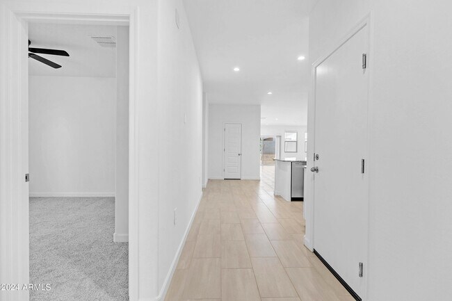 Foto del edificio - 2856 W Seaver Ave