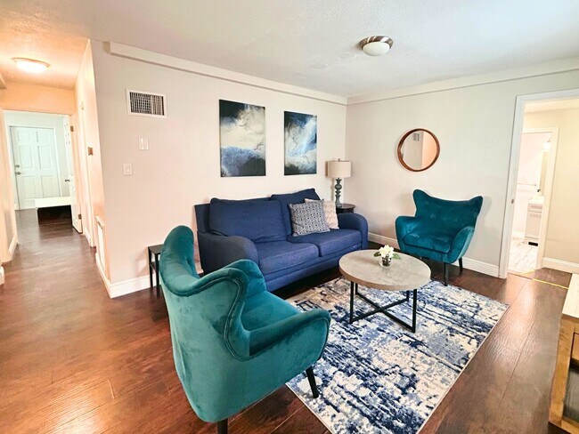 Foto del edificio - Back unit of large Duplex in Central Oak P...