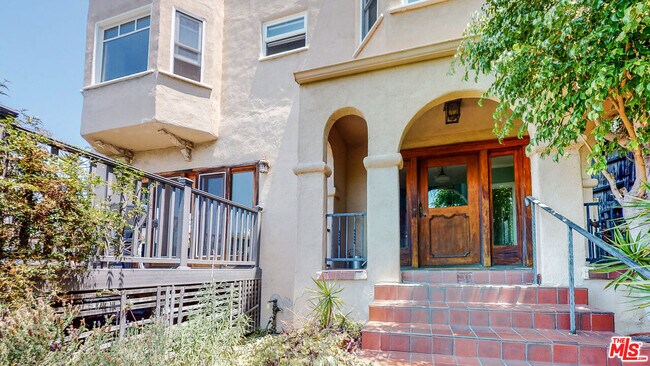 Foto del edificio - 3627 Crestmont Ave