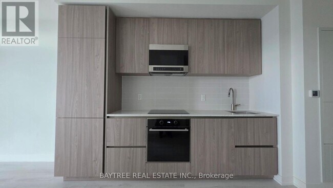 Photo du bâtiment - 120 Broadway Ave