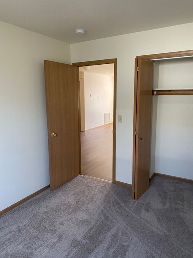 Building Photo - 2 Bedroom 1 Bath 4 Plex