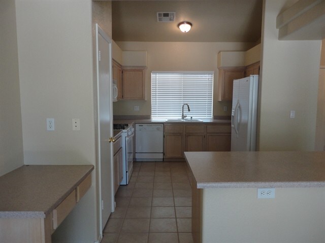 Building Photo - 1410 Lamplight Village Ln
