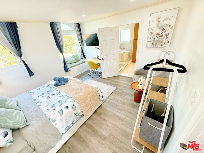 Foto del edificio - 15213 Daphne Ave