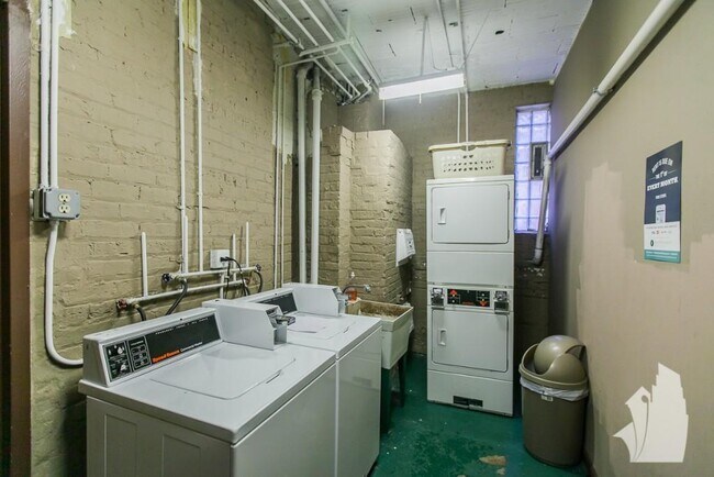 Foto del edificio - 2827 N Burling St