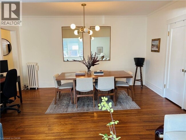 Building Photo - 285 King St W