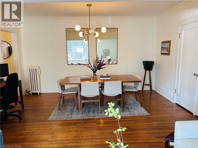 Photo du bâtiment - 285 King St W