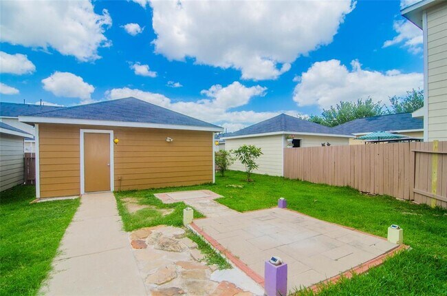 Building Photo - 20566 Sycamore Crest Ln