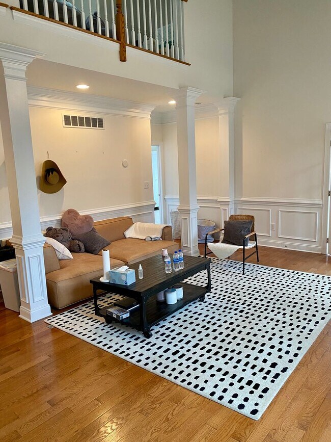 Building Photo - Marvelous 3-Bed/3.5-Bath Townhouse Located...