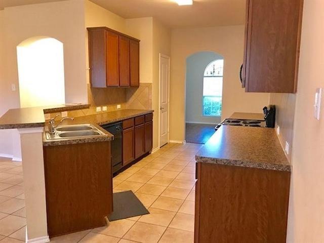 Foto del edificio - 9801 Tyler Dr