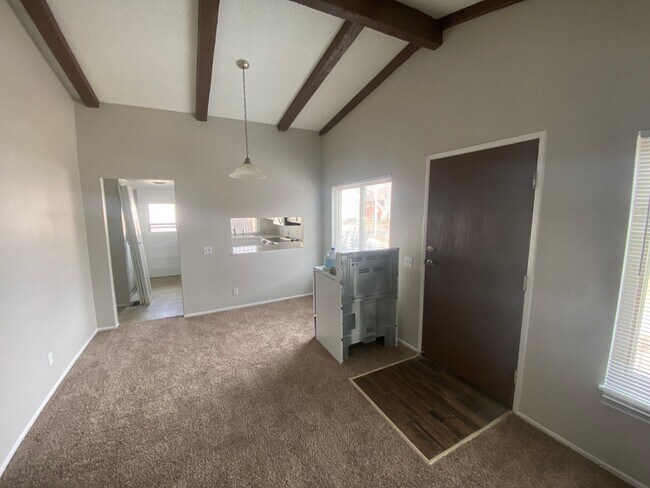 Foto del edificio - Spacious Aurora Townhome