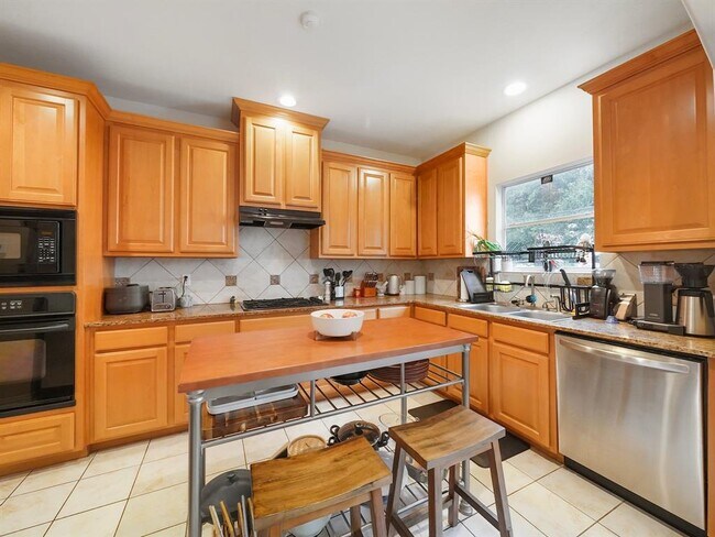 Building Photo - 7106 Harmony Cove