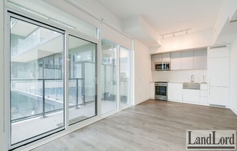 Building Photo - 270 Dufferin St