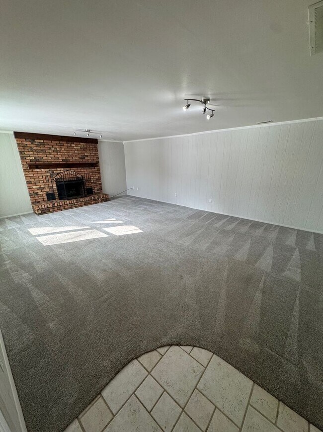 Foto del edificio - 1550 Tartan Ln