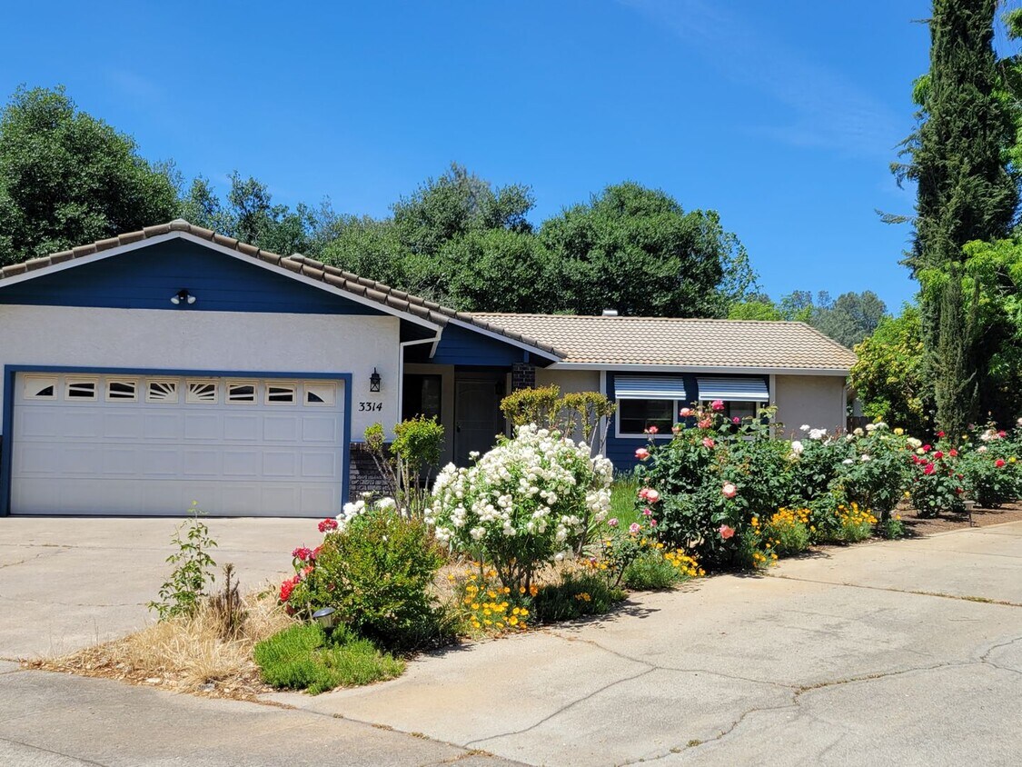 Foto principal - Eastside Home In Oak Haven Neighborhood