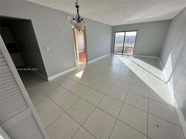 Foto del edificio - 17530 NW 68th Ave