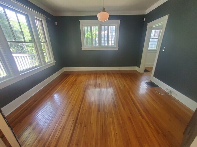 Foto del edificio - Check out this beautiful 3BR/2BA bungalow ...