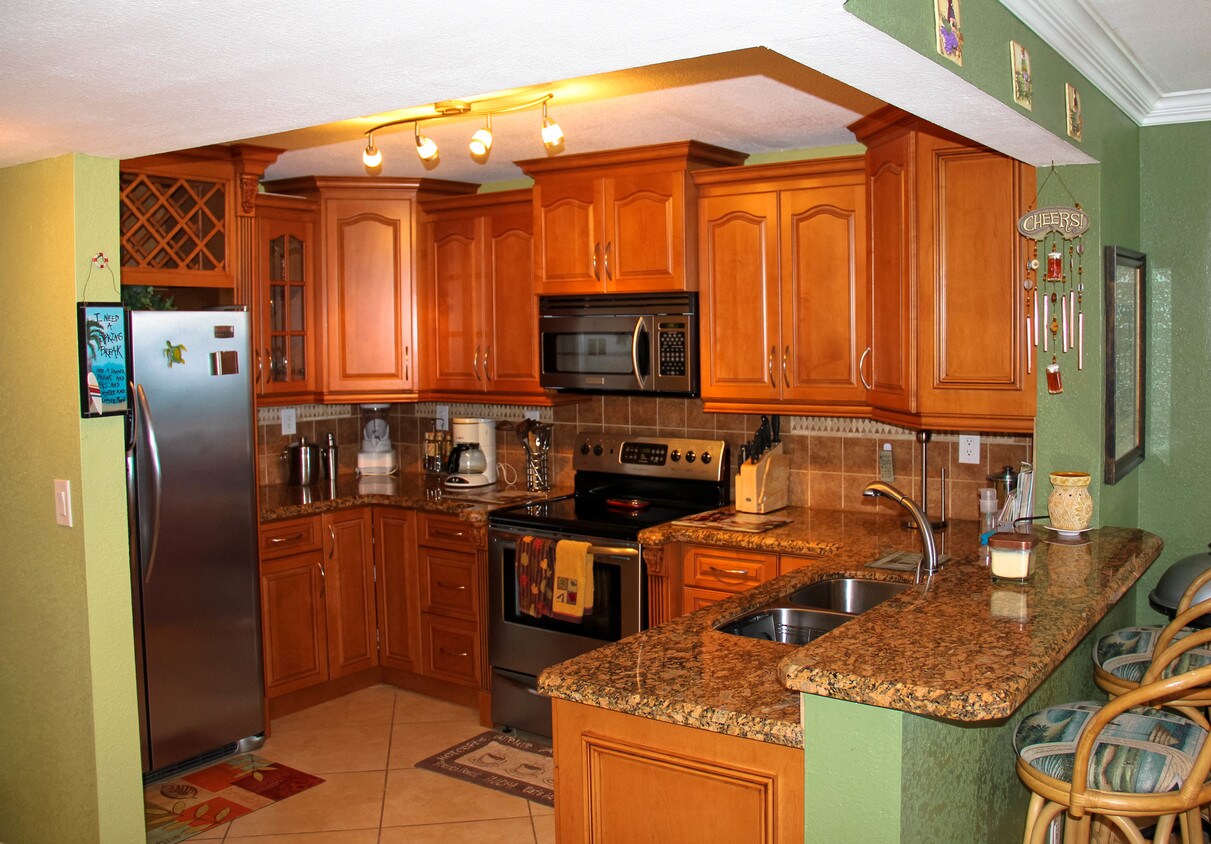 KITCHEN - 9400 S Ocean Dr
