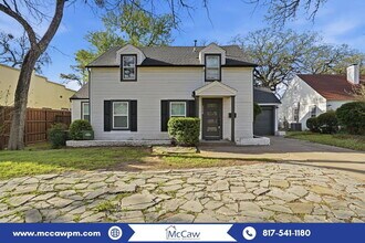 Building Photo - 2228 Goldenrod Ave
