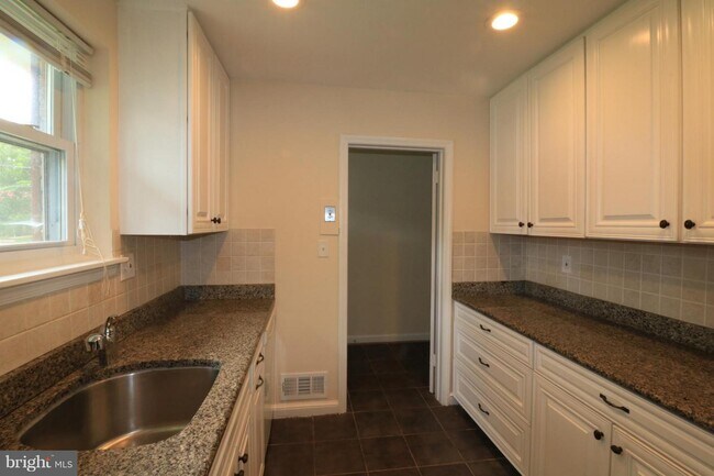 Building Photo - 6312 Haviland Dr