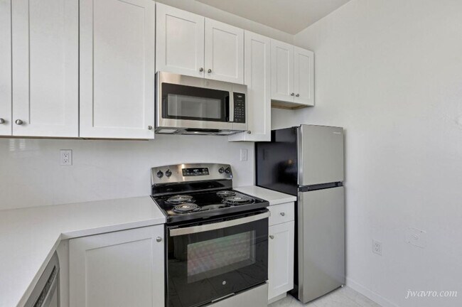 Foto del edificio - 1695 North Point St