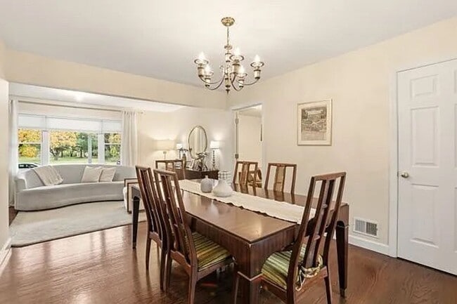 Building Photo - Charming 4BR Ranch with Garage in Jackson Cul-de-Sac