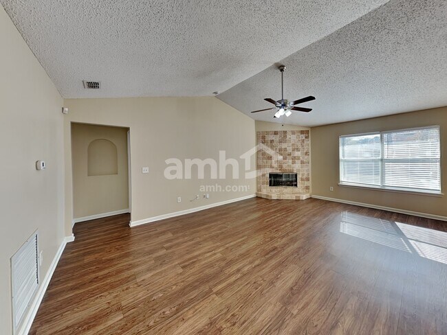 Building Photo - 3389 Westfield Dr