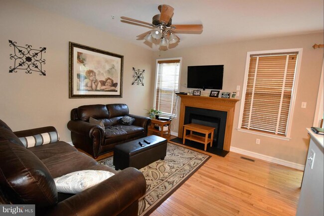 Building Photo - 805 Thicket Ct