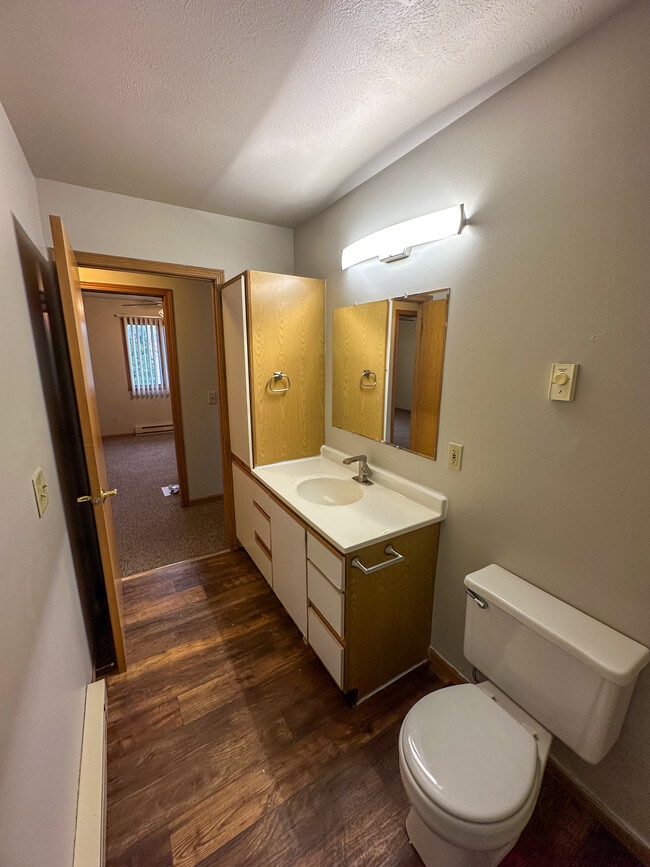 Building Photo - 2029 Green Valley Dr