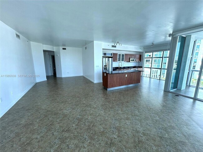 Foto del edificio - 3131 NE 188th St