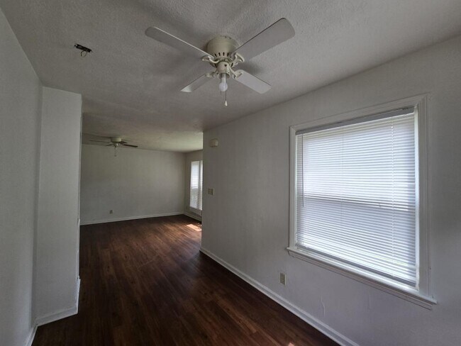 Foto del edificio - 2553 Greenvale Rd