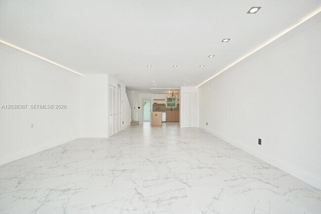 Foto del edificio - 2129 NE 123rd St