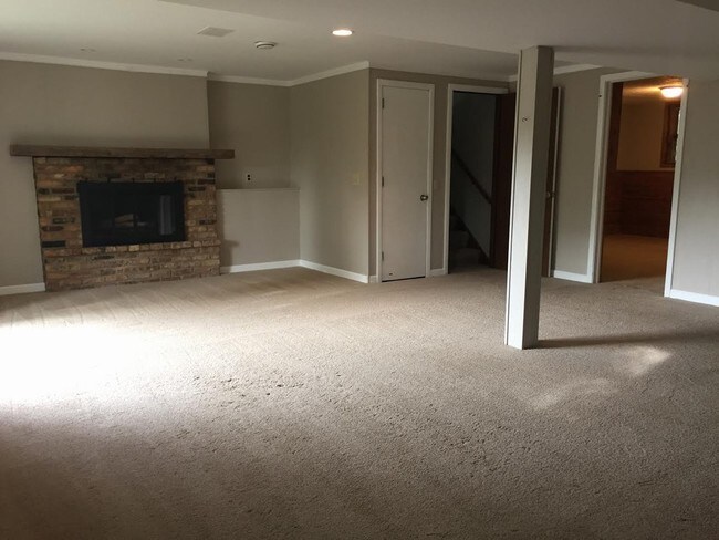 Foto del edificio - 2745 Olive Ln N