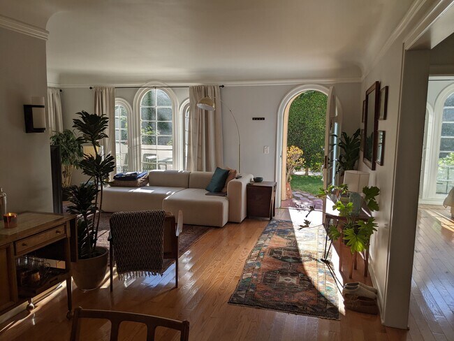 Foto del edificio - 3646 Jasmine Ave