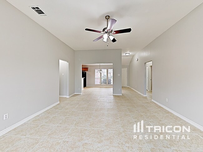 Building Photo - 102 Drycreek Dr