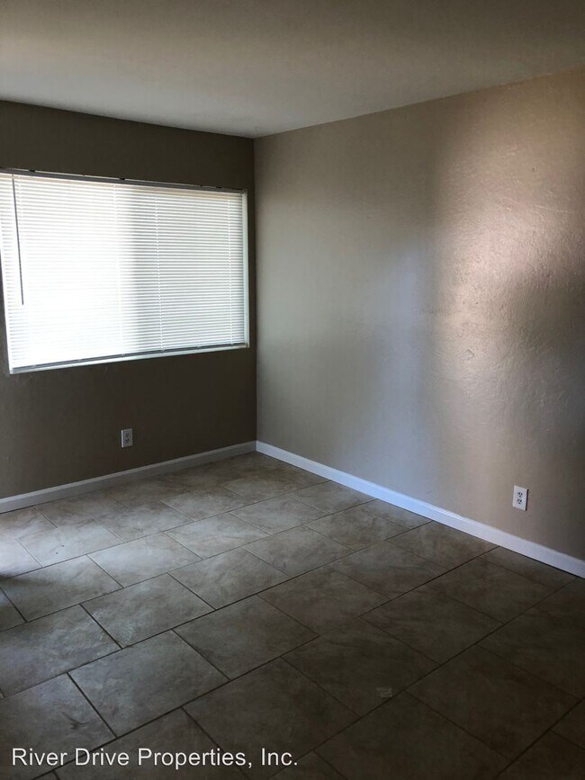 Building Photo - 2 br, 1 bath Apartment - 631 Q St 641 Q St