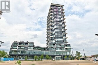 Building Photo - 297-2297 Oak Walk Dr